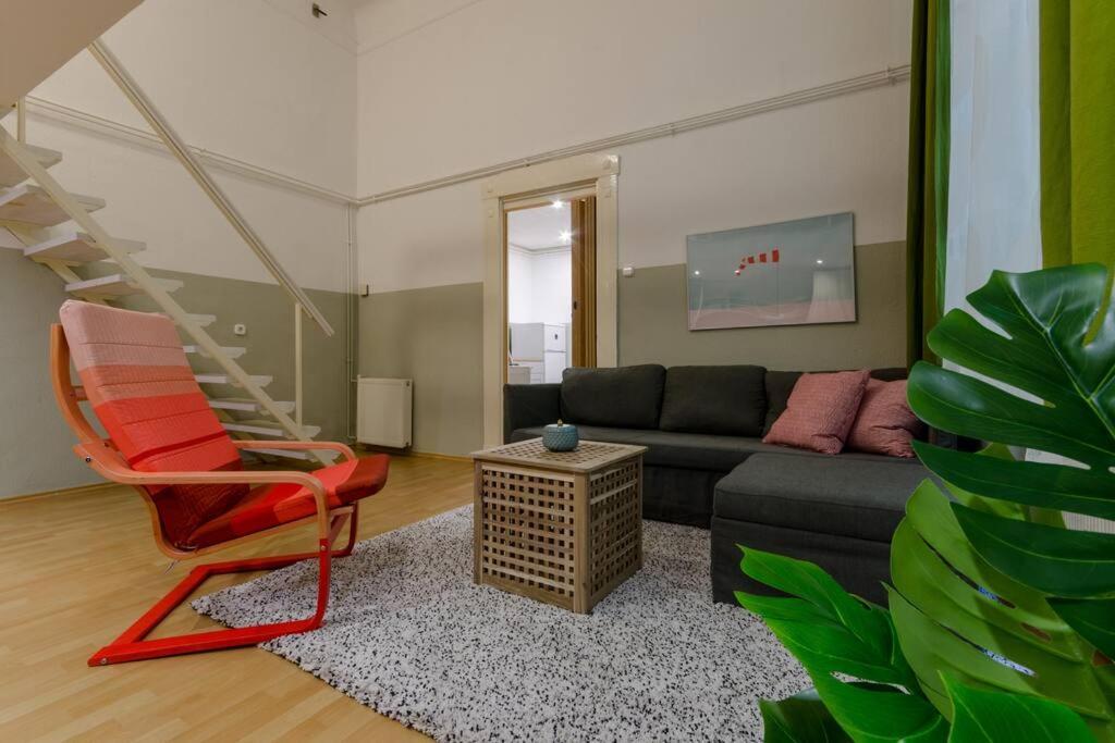 De Lux Studio Apartment In Historical Quarters บูดาเปสต์ ภายนอก รูปภาพ